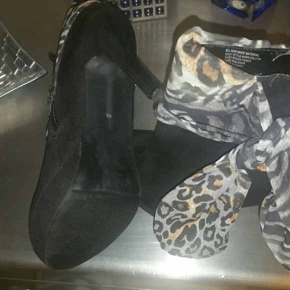 Black high heel booties - Picture 3 of 4